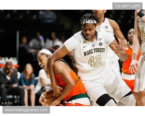 为什么裁判有时对犯规视而不见?有利进攻原则这样判 为什么裁判有时对犯规视而不见?有利进攻原则这样判