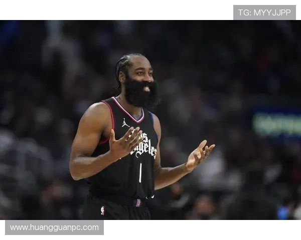 哈登无球跑位显著提升三分效率，对比旧赛季三分命中率增长明显