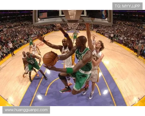 加内特篮下强攻对比巅峰期效率提升显著