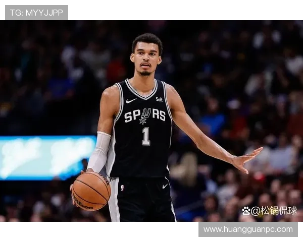 文班亚马挡拆制造对位优势提升内线威胁与防守效率