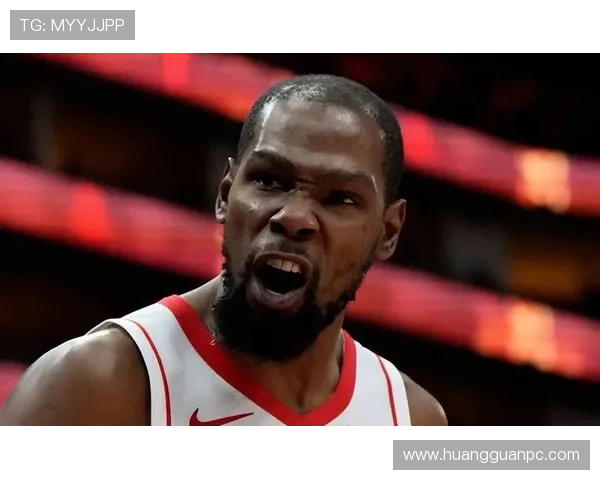 杜兰特利用无球跑动拉开空间，提升关键时刻得分效率