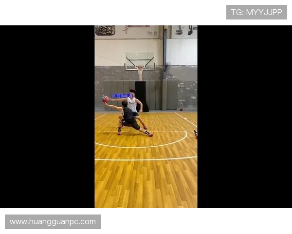 篮球比赛中翻腕违例的具体判定标准与规则解析